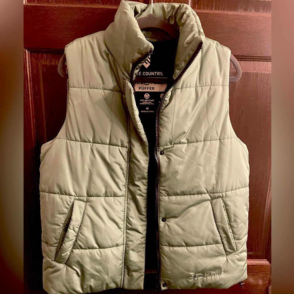 Women’s Free Country puffer vest. Size M.